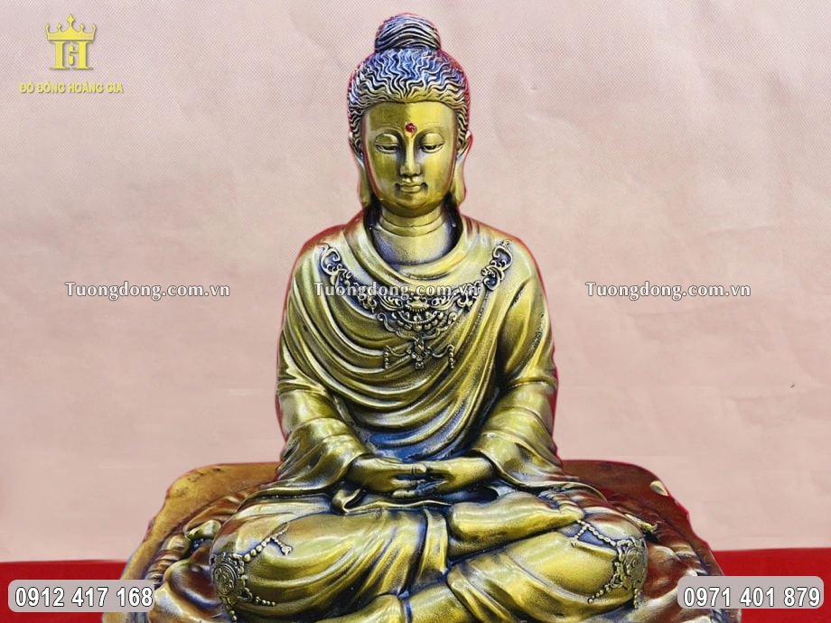 Gương mặt Đức Thế Tôn được chạm khắc khắc nét